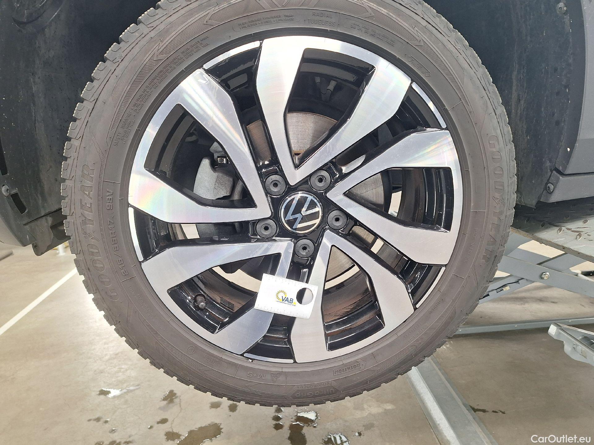  Volkswagen  T-ROC VW,  '17, Volkswagen  1.0 TSI Active 5d #38