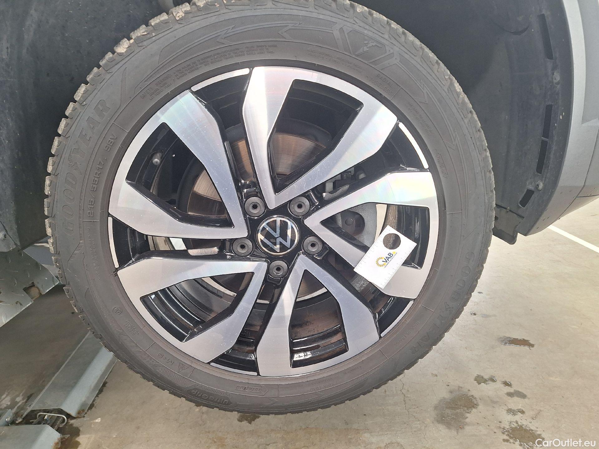  Volkswagen  T-ROC VW,  '17, Volkswagen  1.0 TSI Active 5d #70