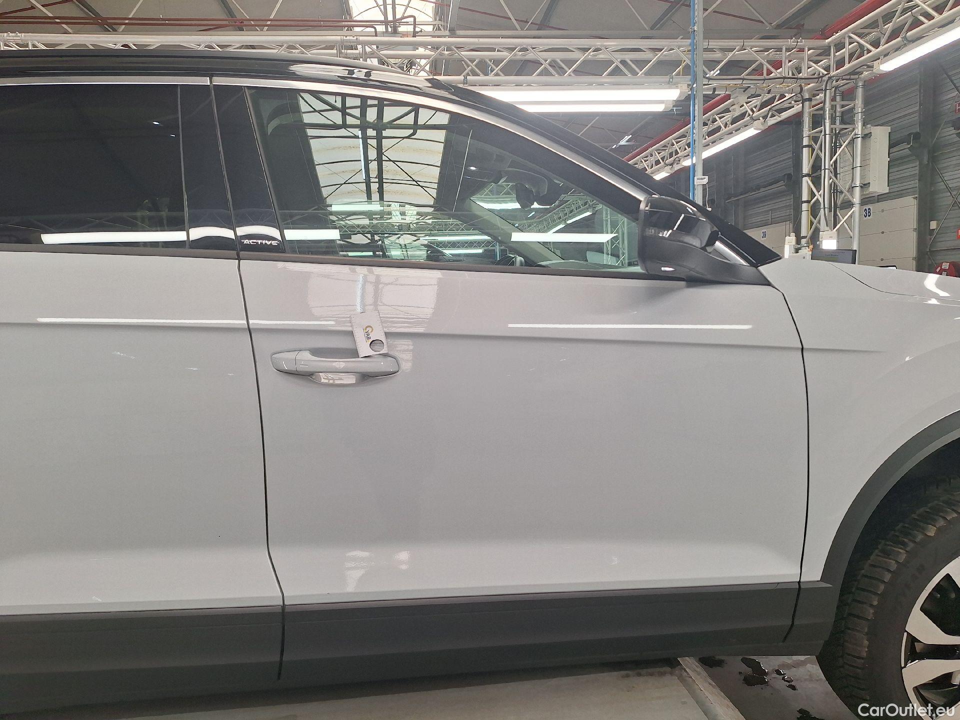  Volkswagen  T-ROC VW,  '17, Volkswagen  1.0 TSI Active 5d #66