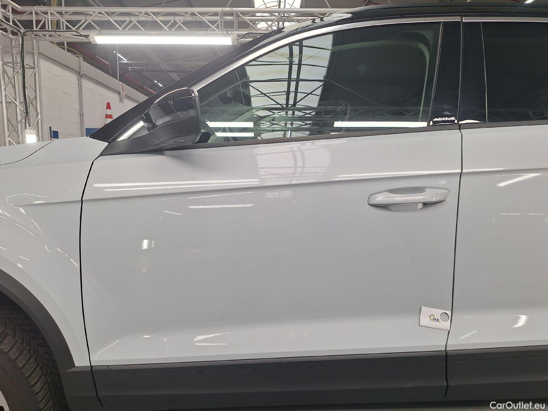  Volkswagen  T-ROC VW,  '17, Volkswagen  1.0 TSI Active 5d #42