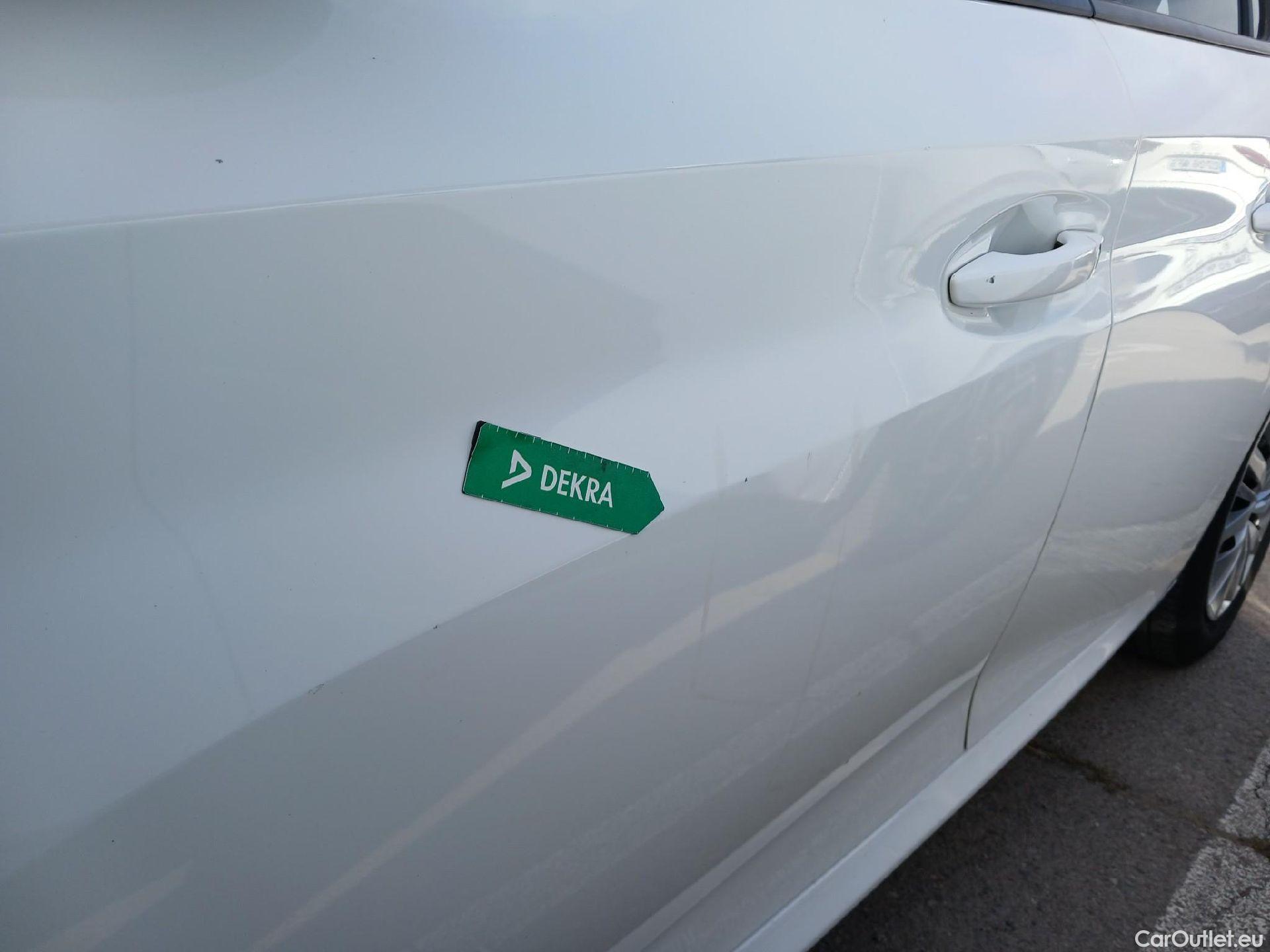  Peugeot  208 PEUGEOT  / 2019 / 5P / berlina con portón BlueHDi 73kW (100CV) Active (CM) #7