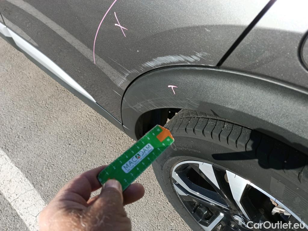  Peugeot  2008 PEUGEOT  / 2019 / 5P / todoterreno Allure Pack Puretech 130 S&S EAT8 (AC2) #15