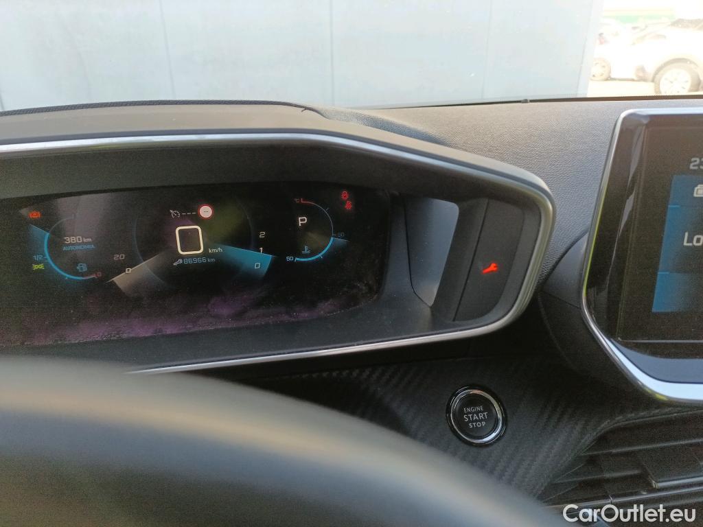  Peugeot  2008 PEUGEOT  / 2019 / 5P / todoterreno Allure Pack Puretech 130 S&S EAT8 (AC2) #17
