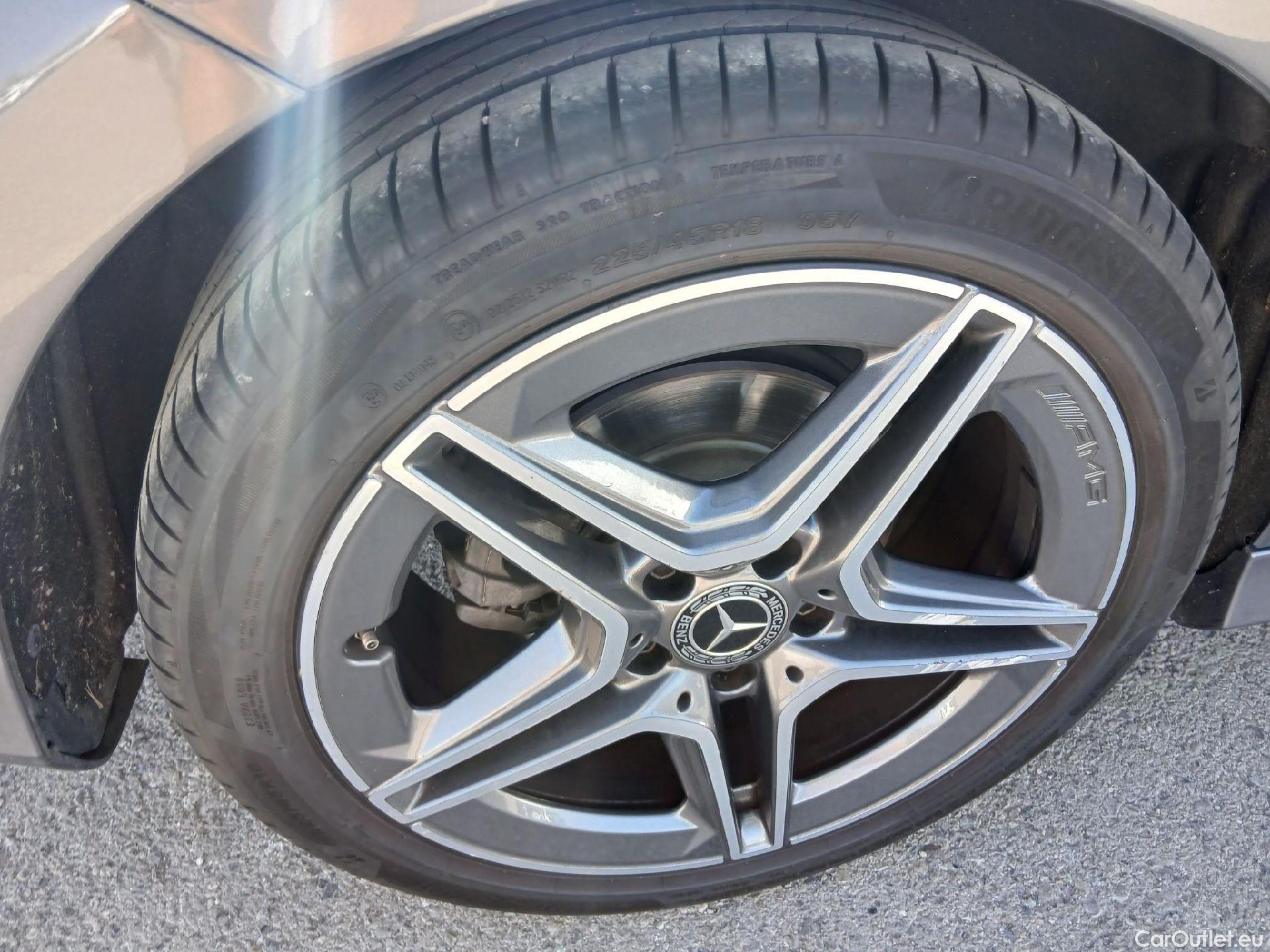  Mercedes  CLA-Klasse MERCEDES-BENZ CLA / 2019 / 4P / coupé CLA 180 #9