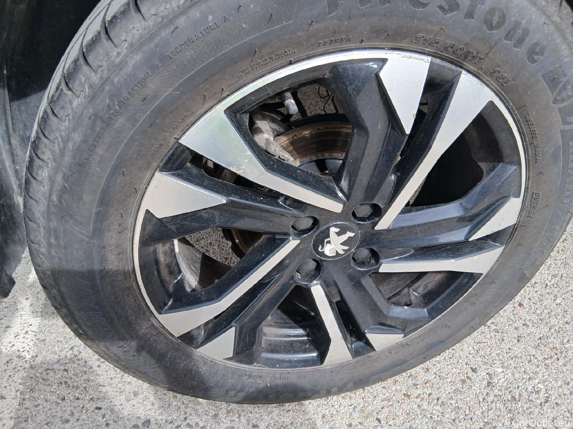  Peugeot  2008 PEUGEOT  / 2019 / 5P / todoterreno Allure BlueHDI 81kW (110CV) #30