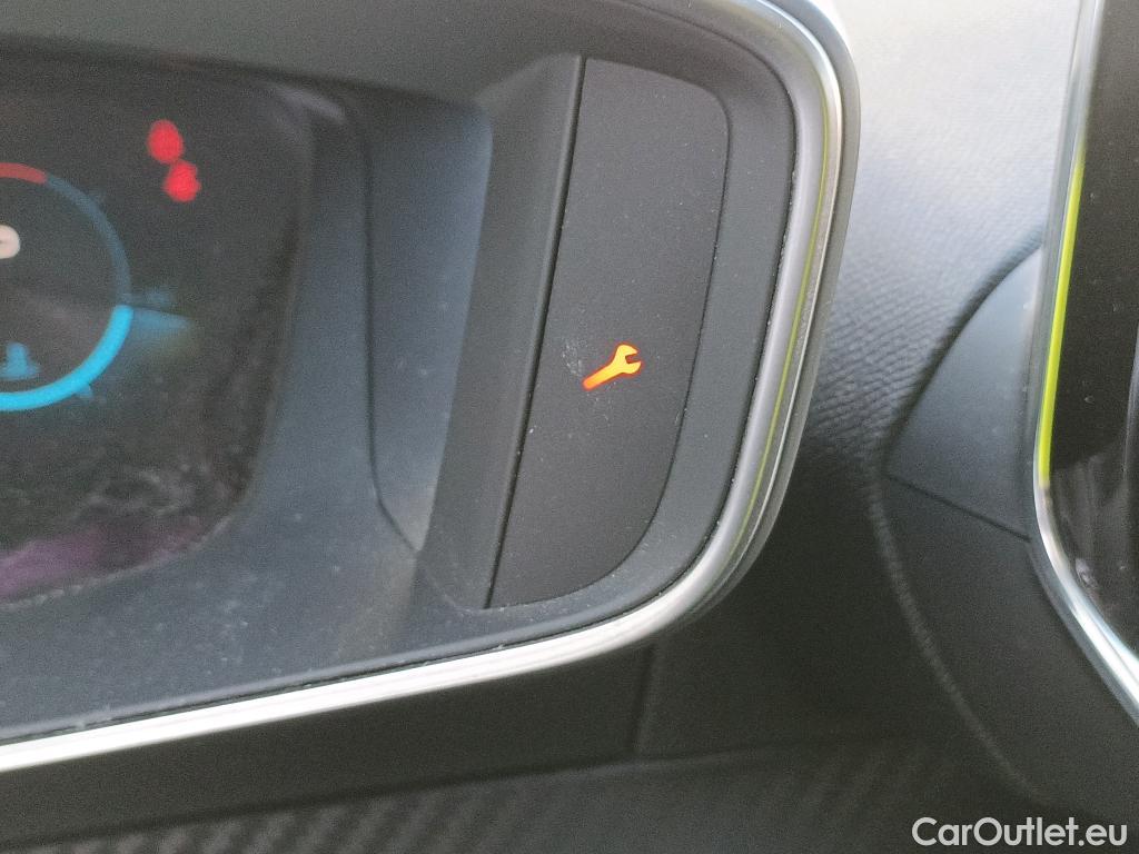  Peugeot  2008 PEUGEOT  / 2019 / 5P / todoterreno Allure Pack Puretech 130 S&S EAT8 (AC2) #18