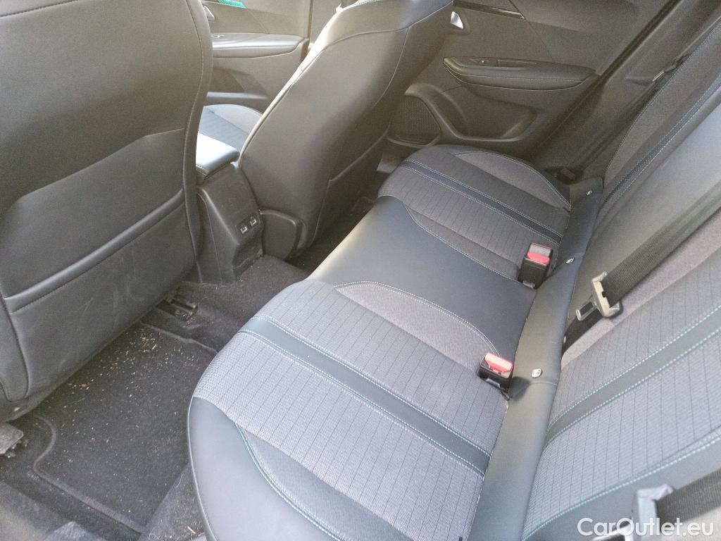  Peugeot  2008 PEUGEOT  / 2019 / 5P / todoterreno Allure Pack Puretech 130 S&S EAT8 (AC2) #4