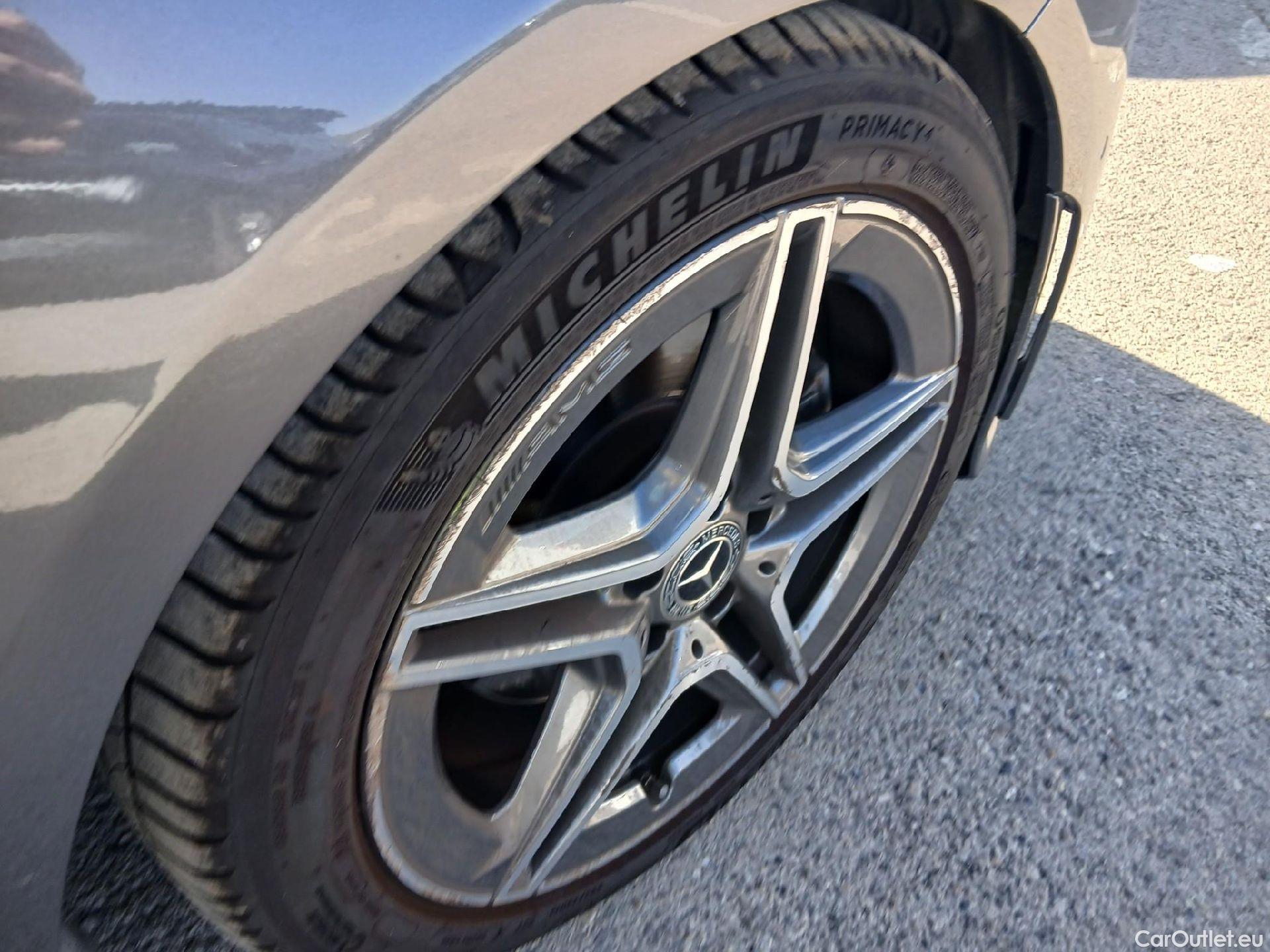 Mercedes  CLA-Klasse MERCEDES-BENZ CLA / 2019 / 4P / coupé CLA 180 #17