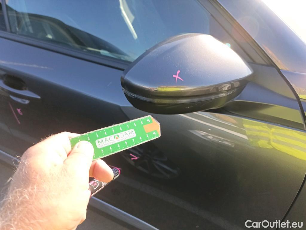  Peugeot  2008 PEUGEOT  / 2019 / 5P / todoterreno Allure Pack Puretech 130 S&S EAT8 (AC2) #13