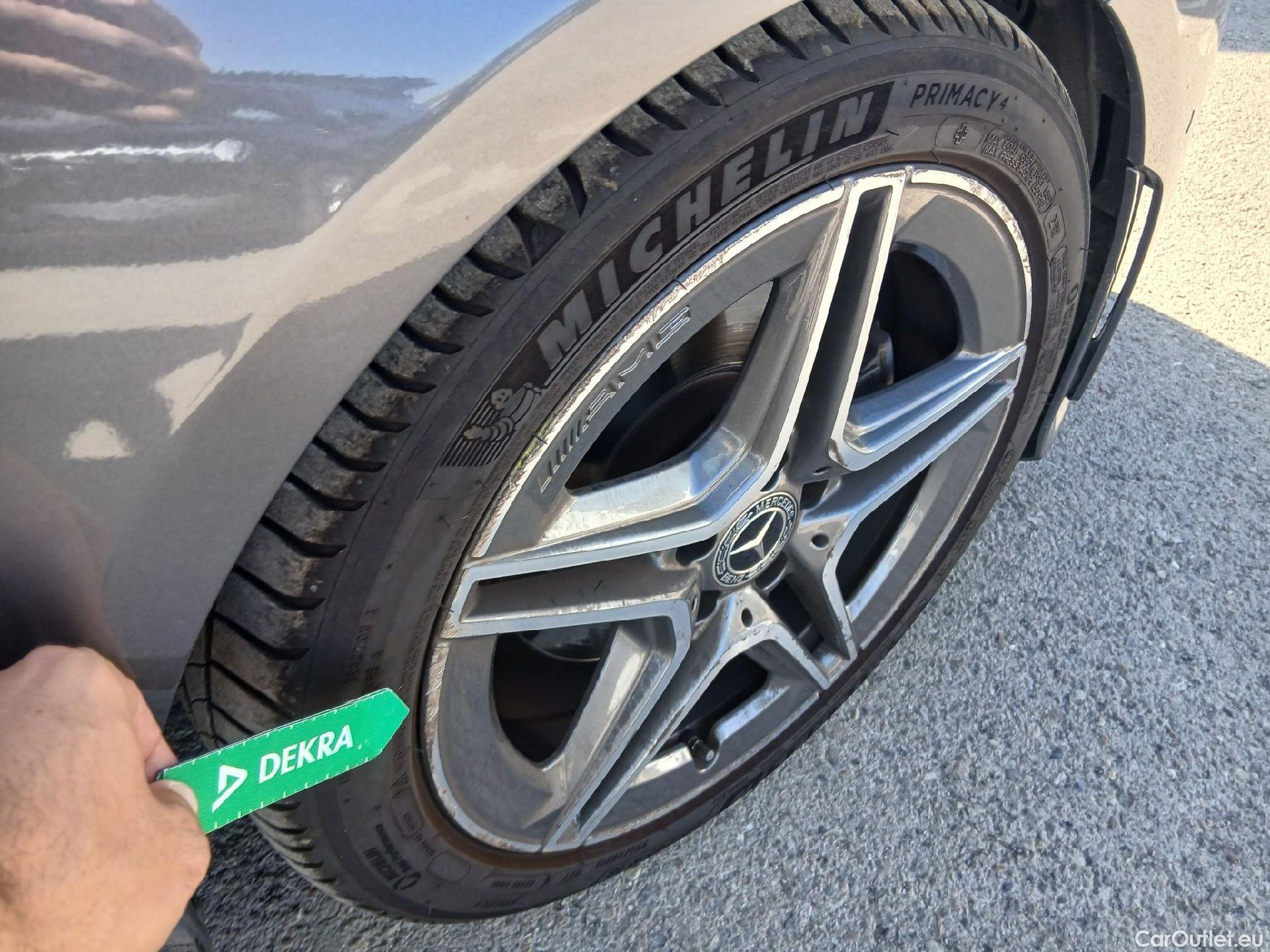  Mercedes  CLA-Klasse MERCEDES-BENZ CLA / 2019 / 4P / coupé CLA 180 #18