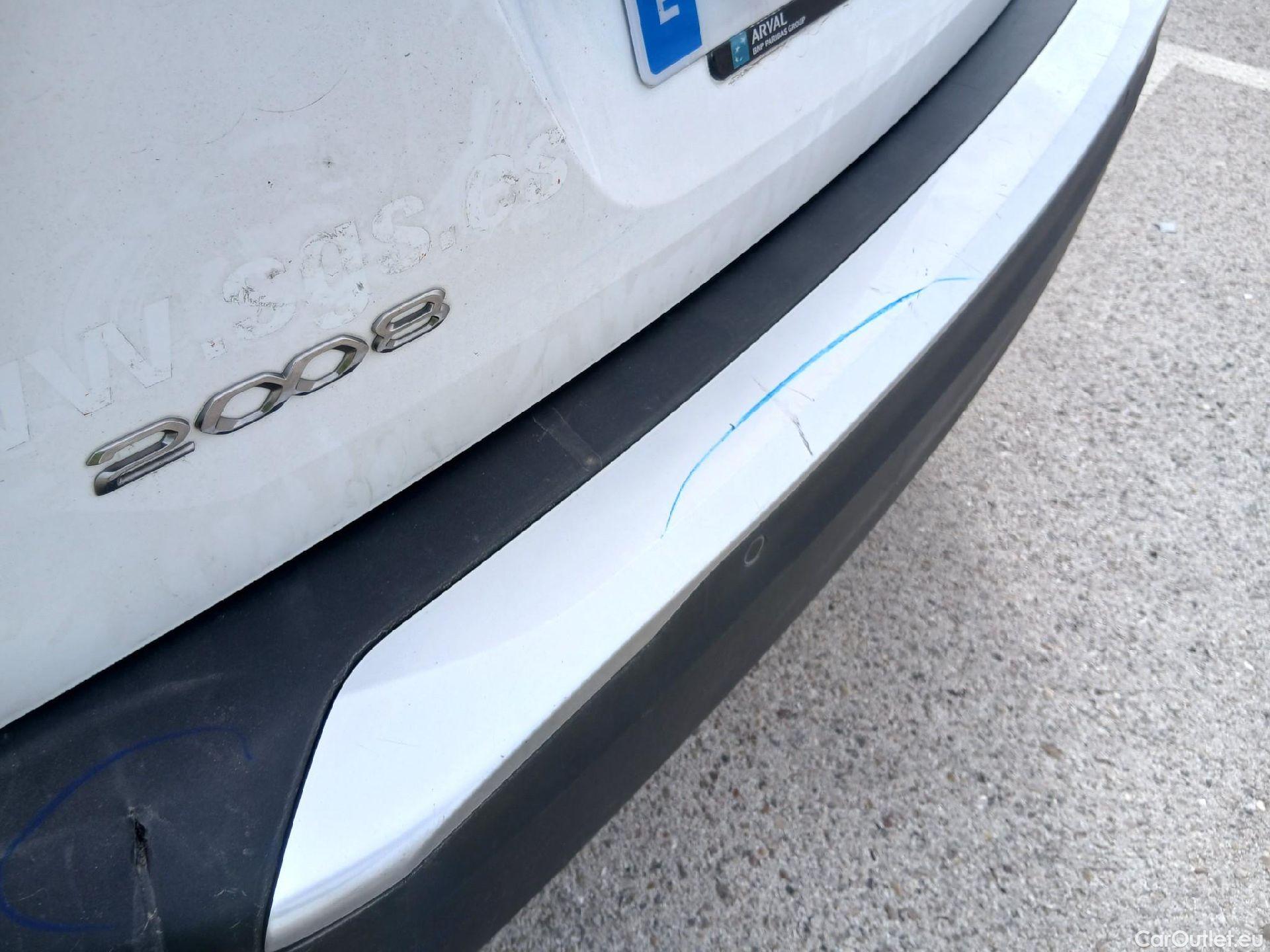  Peugeot  2008 PEUGEOT  / 2019 / 5P / todoterreno Allure BlueHDI 81kW (110CV) #21