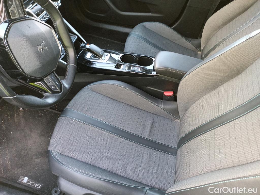  Peugeot  2008 PEUGEOT  / 2019 / 5P / todoterreno Allure Pack Puretech 130 S&S EAT8 (AC2) #3