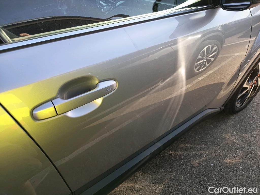  Toyota  C-HR TOYOTA  / 2016 / 5P / todoterreno 1.8 125H Advance (CX) #8