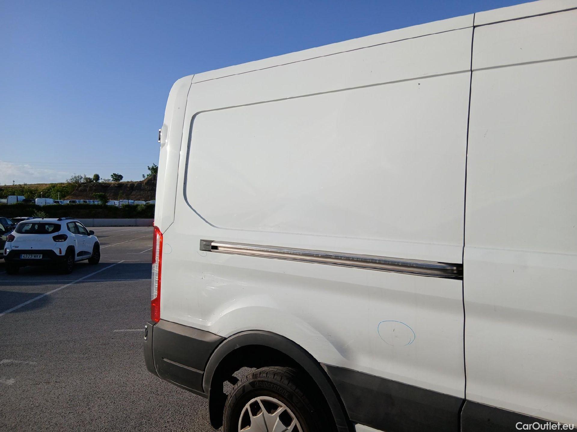  Ford  Transit FORD  / 2013 / 4P / furgón 350 96kW L3H2 Van Trend FWD Auto #32