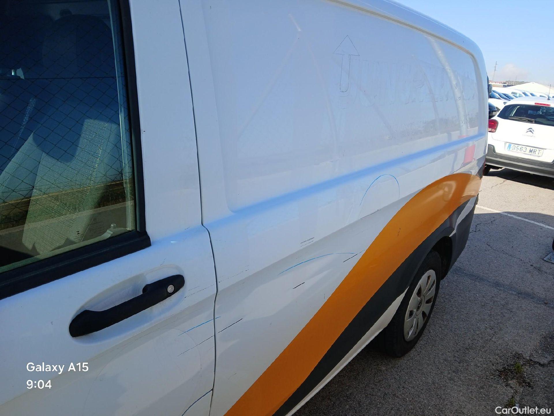  Mercedes  Vito MERCEDES-BENZ  / 2014 / 4P / furgón 114 CDI Larga #17