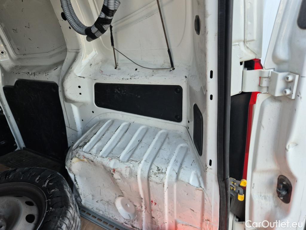  Fiat  Fiorino FIAT  / 2016 / 3P / furgón derivado de turismo Cargo Base N1 1.3 MJet 59 kW (80 CV) #28