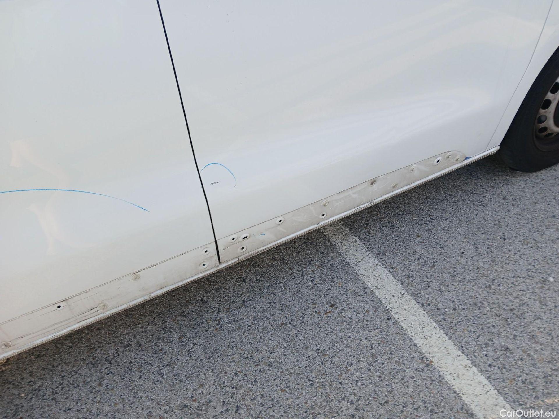  Peugeot  Expert PEUGEOT  / 2016 / 4P / furgón Furgón Premium 1.5 BlueHDi 100 Standard (AC) #24
