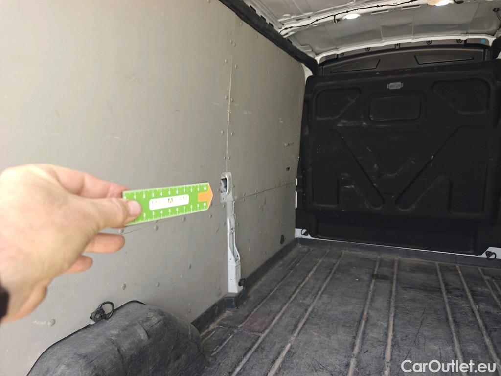  Ford  Transit FORD  / 2013 / 4P / furgón 350 96kW L3H2 Van Trend FWD #31