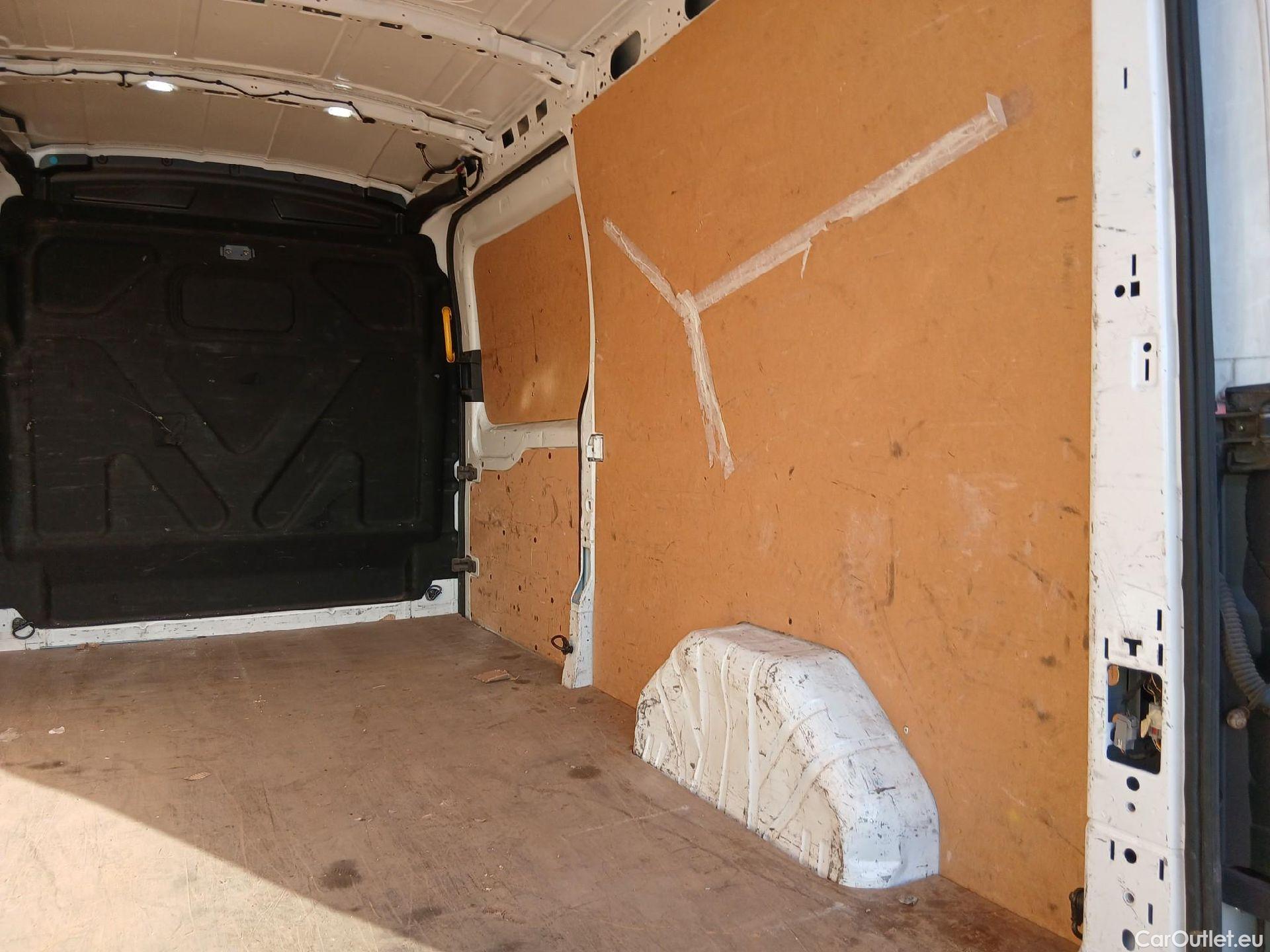  Ford  Transit FORD  / 2013 / 4P / furgón 350 96kW L3H2 Van Trend FWD Auto #24