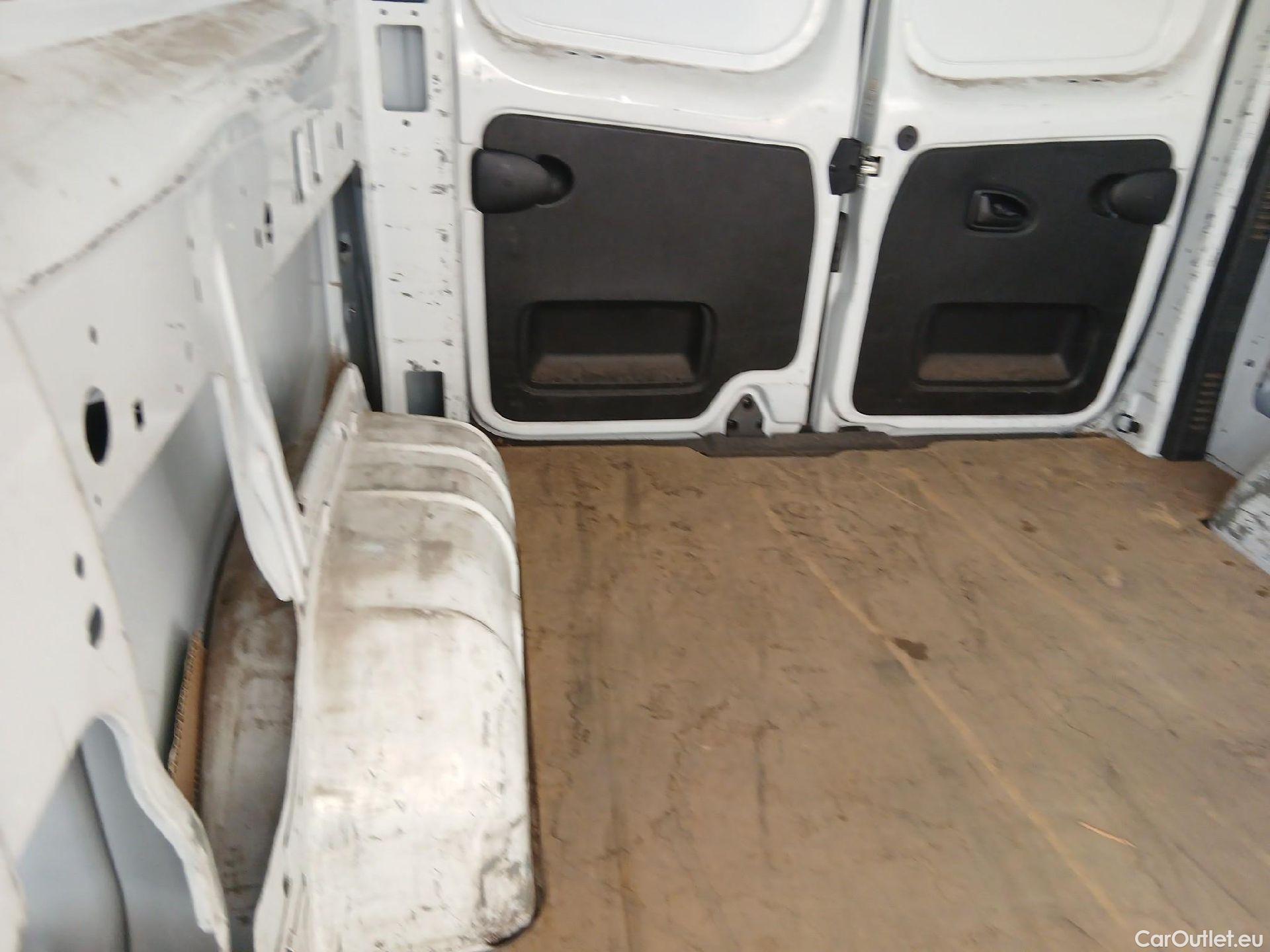  Renault  Trafic RENAULT  / 2021 / 4P / furgón Furgón L2H1 Blue dCi 96 Kw (130 CV) CUA #44