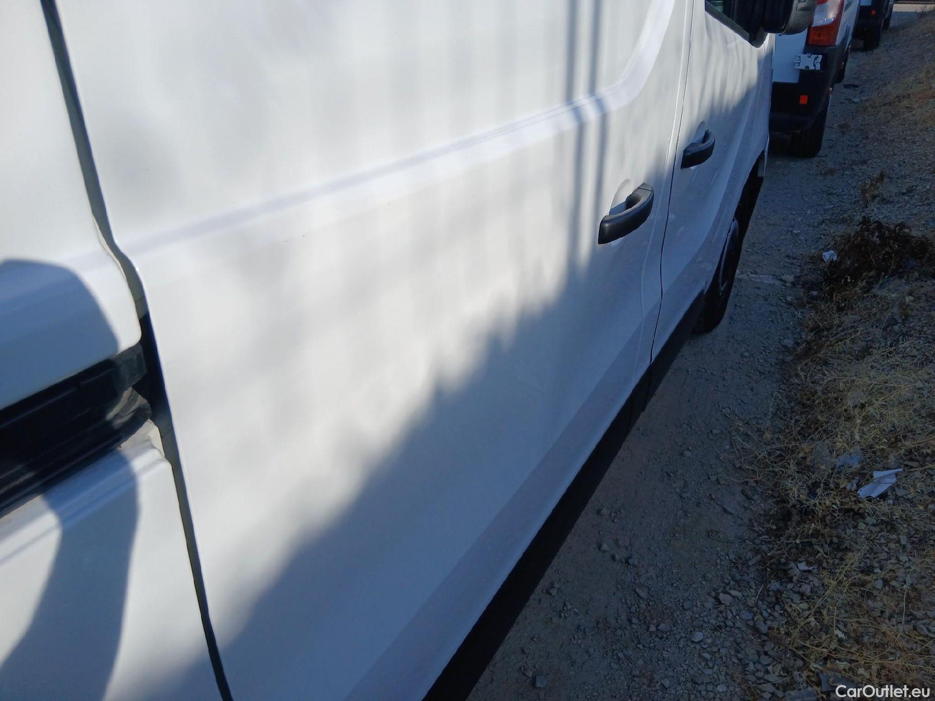  Renault  Trafic RENAULT  / 2021 / 4P / furgón Furgón L2H1 Blue dCi 96 Kw (130 CV) CUA #30