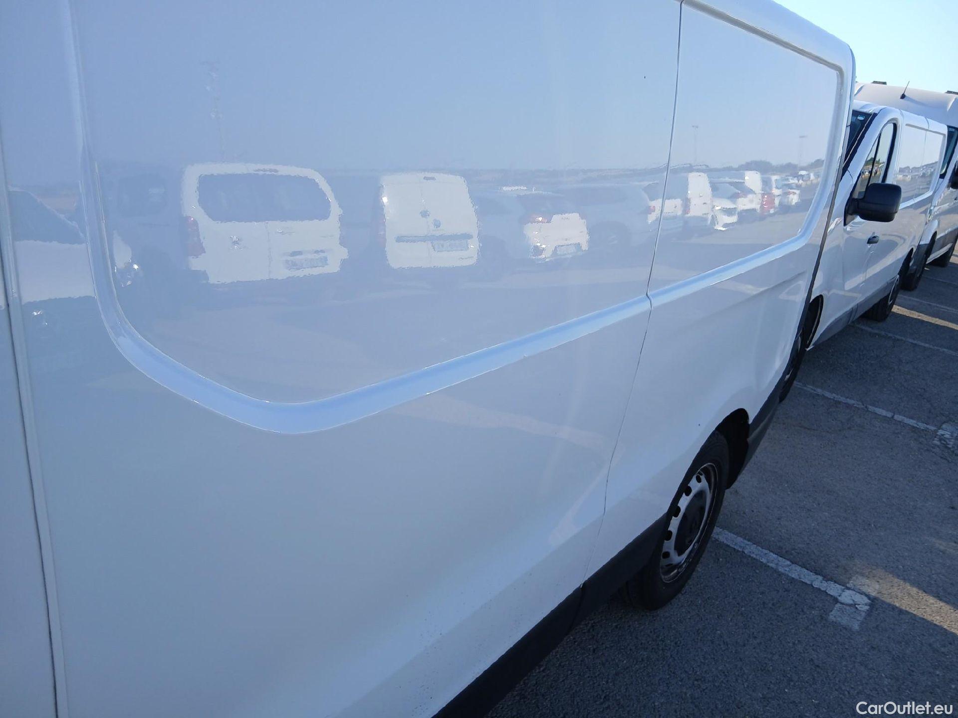  Renault  Trafic RENAULT  / 2021 / 4P / furgón Furgón L2H1 Blue dCi 96 Kw (130 CV) CUA #15