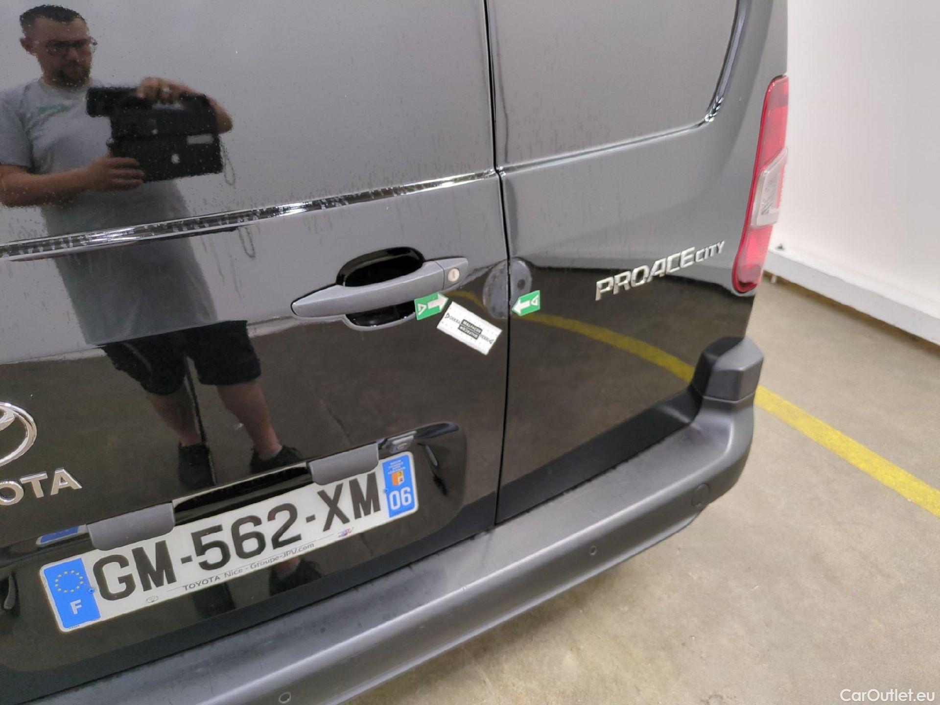  Toyota  Proace TOYOTA  City / 2019 / 4P / Fourgonnette 1.2 Medium 110 VVT-i Dynamic #23
