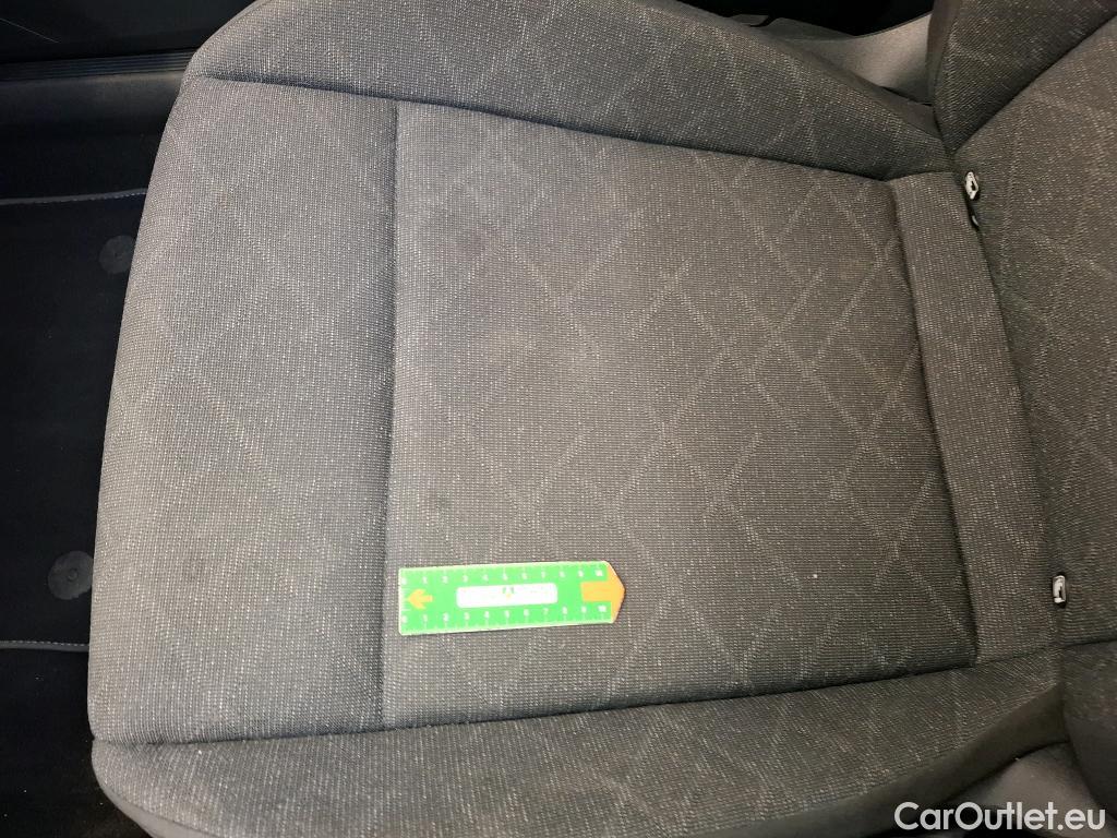  Volkswagen  Golf  VOLKSWAGEN / 2020 / 5P / Berline 2.0 TDI SCR 115 DSG7 Life Busi #11