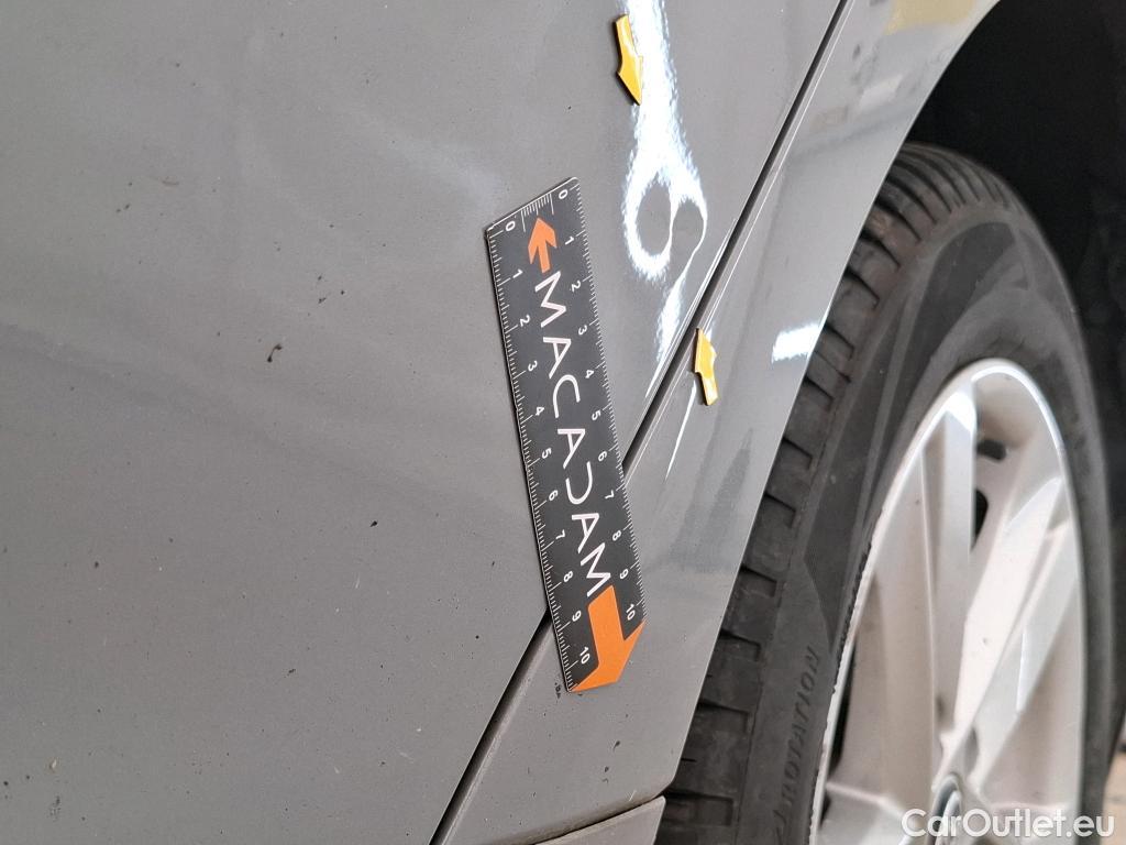  Toyota  Corolla TOYOTA  / 2018 / 5P / Berline Hybride 122h Dynamic Business Stage Acad #10