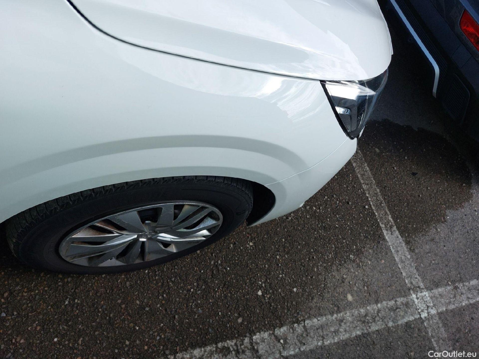  Peugeot  208 PEUGEOT  / 2019 / 5P / berlina con portón BlueHDi 73kW (100CV) Active (CM) #16