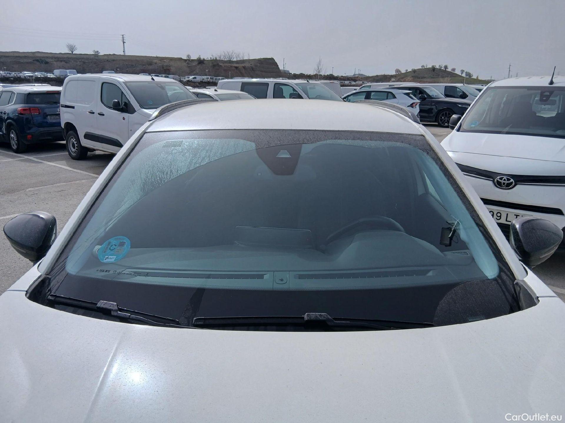  Peugeot  2008 PEUGEOT  / 2019 / 5P / todoterreno Allure BlueHDI 81kW (110CV) #1