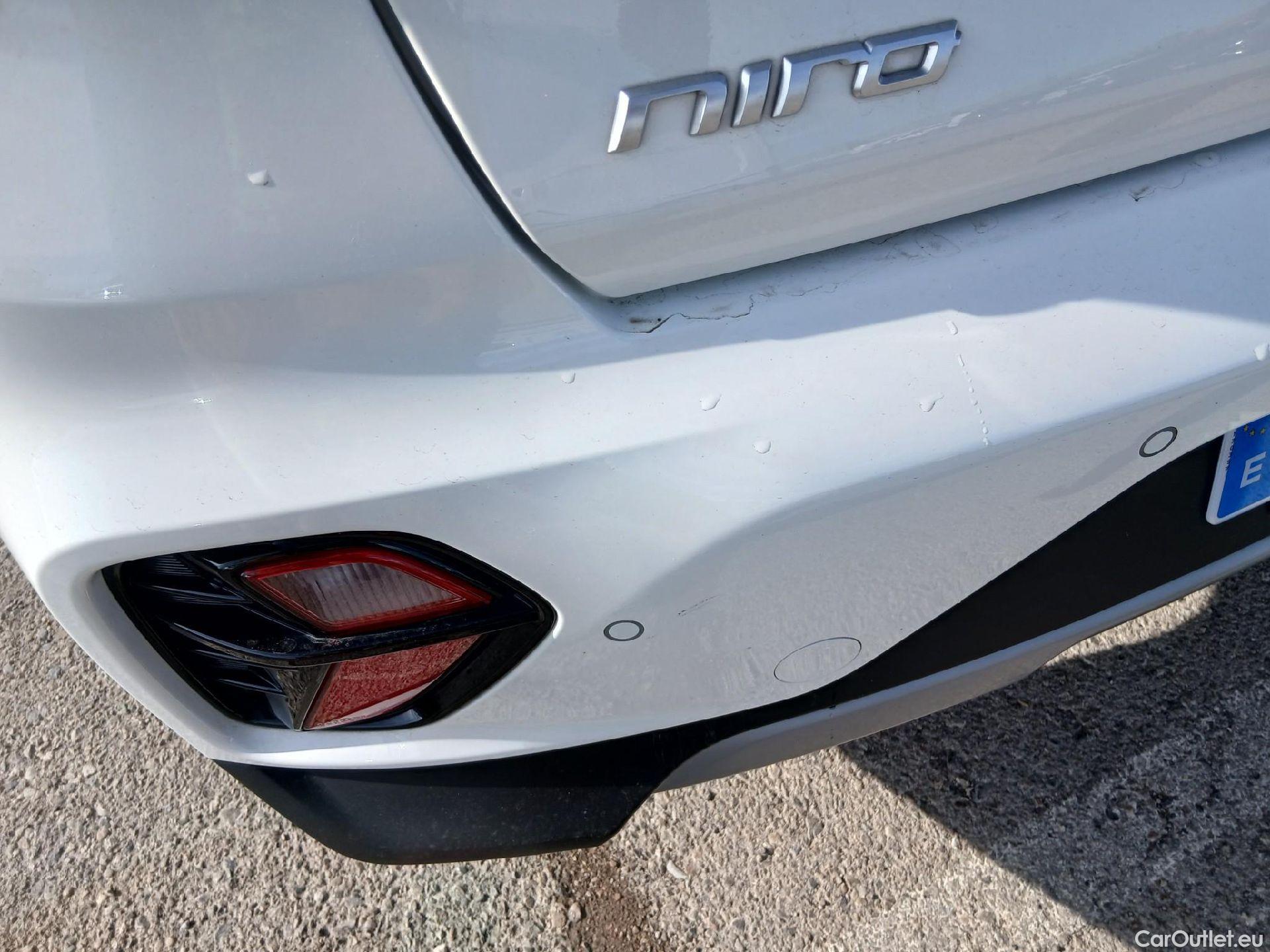  KIA  Niro KIA  / 2019 / 5P / crossover 1.6 GDi HEV 104kW (141CV) Emotion #10