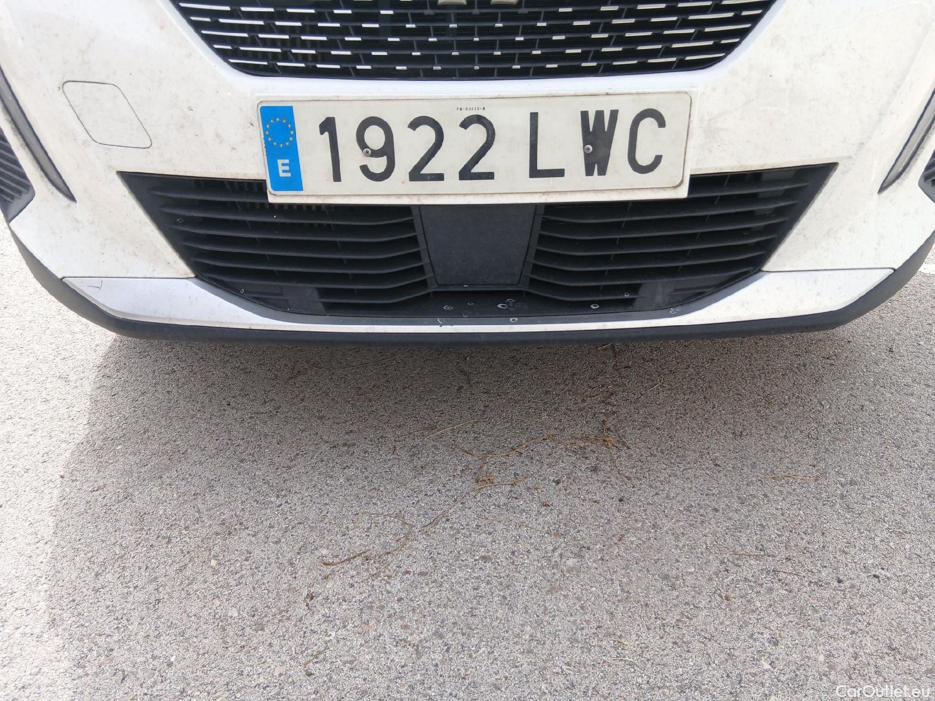  Peugeot  2008 PEUGEOT  / 2019 / 5P / todoterreno Allure BlueHDI 81kW (110CV) #3