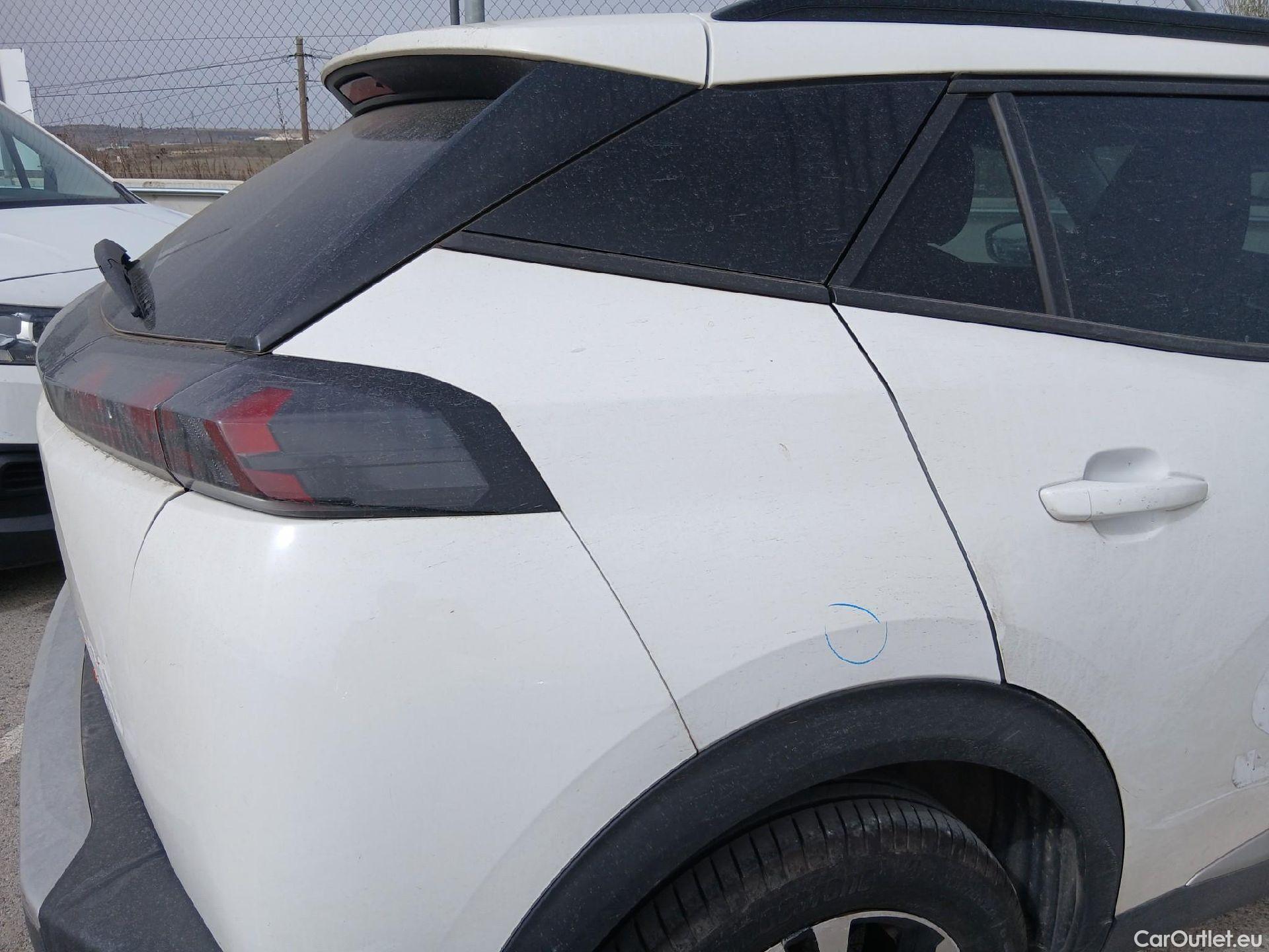  Peugeot  2008 PEUGEOT  / 2019 / 5P / todoterreno Allure BlueHDI 81kW (110CV) #37
