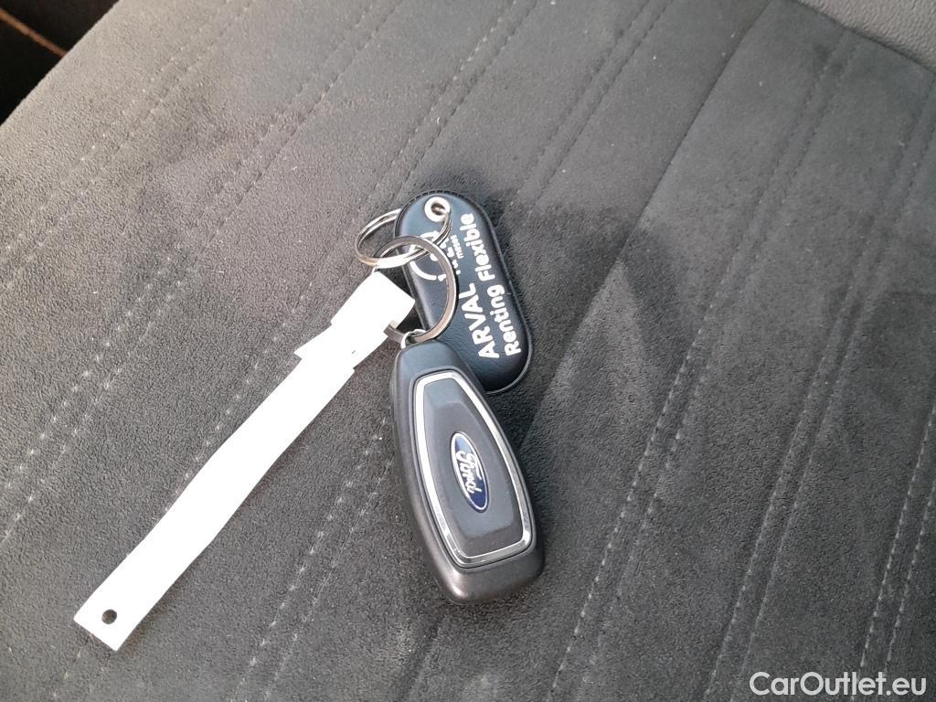  Ford  Kuga FORD  / 2019 / 5P / todoterreno ST-Line X 2.5 Duratec FHEV Auto #2