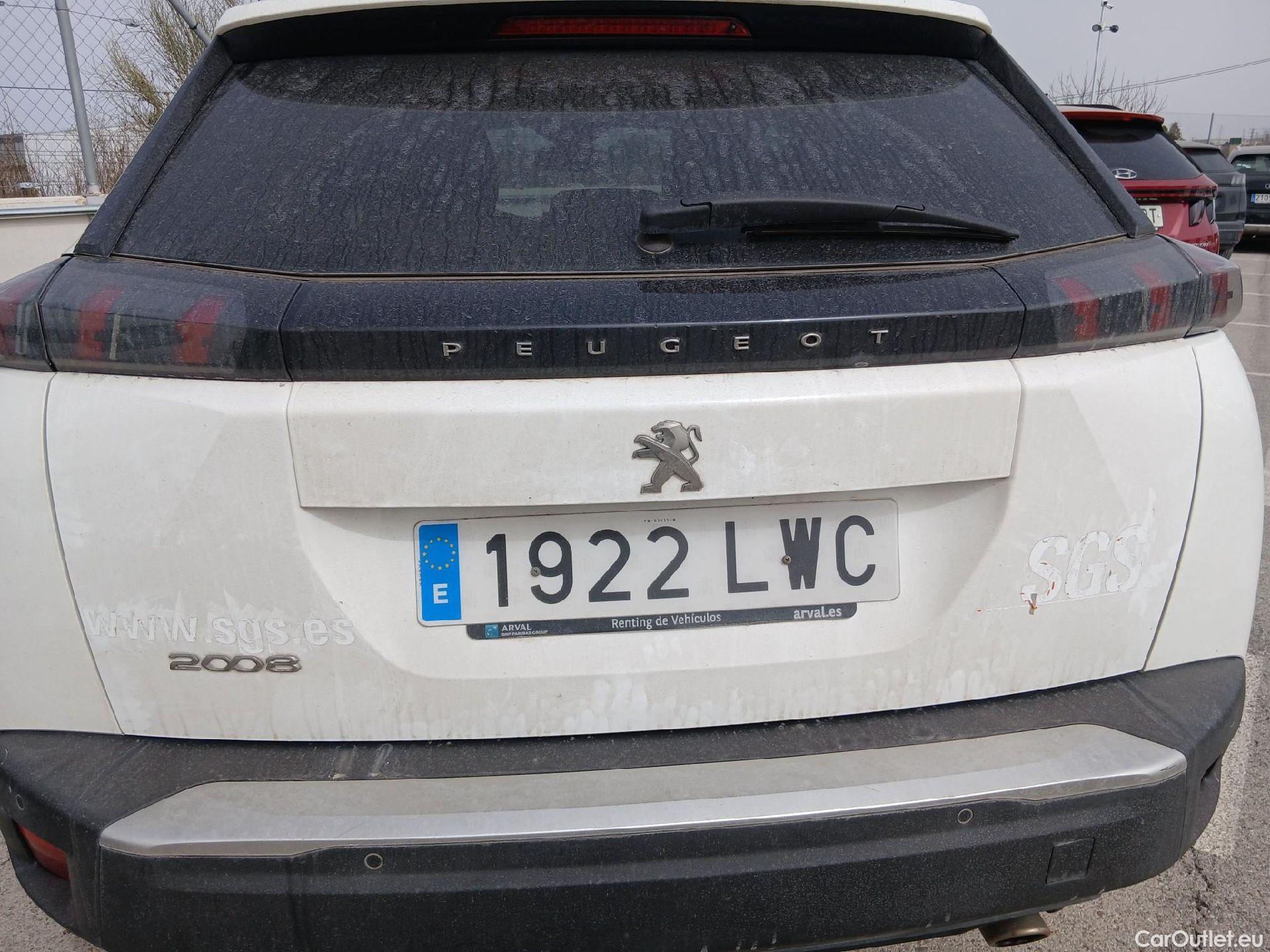  Peugeot  2008 PEUGEOT  / 2019 / 5P / todoterreno Allure BlueHDI 81kW (110CV) #28