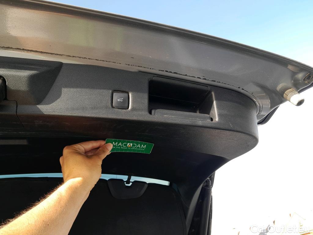  Ford  Kuga FORD  / 2019 / 5P / todoterreno ST-Line X 2.5 Duratec FHEV Auto #7