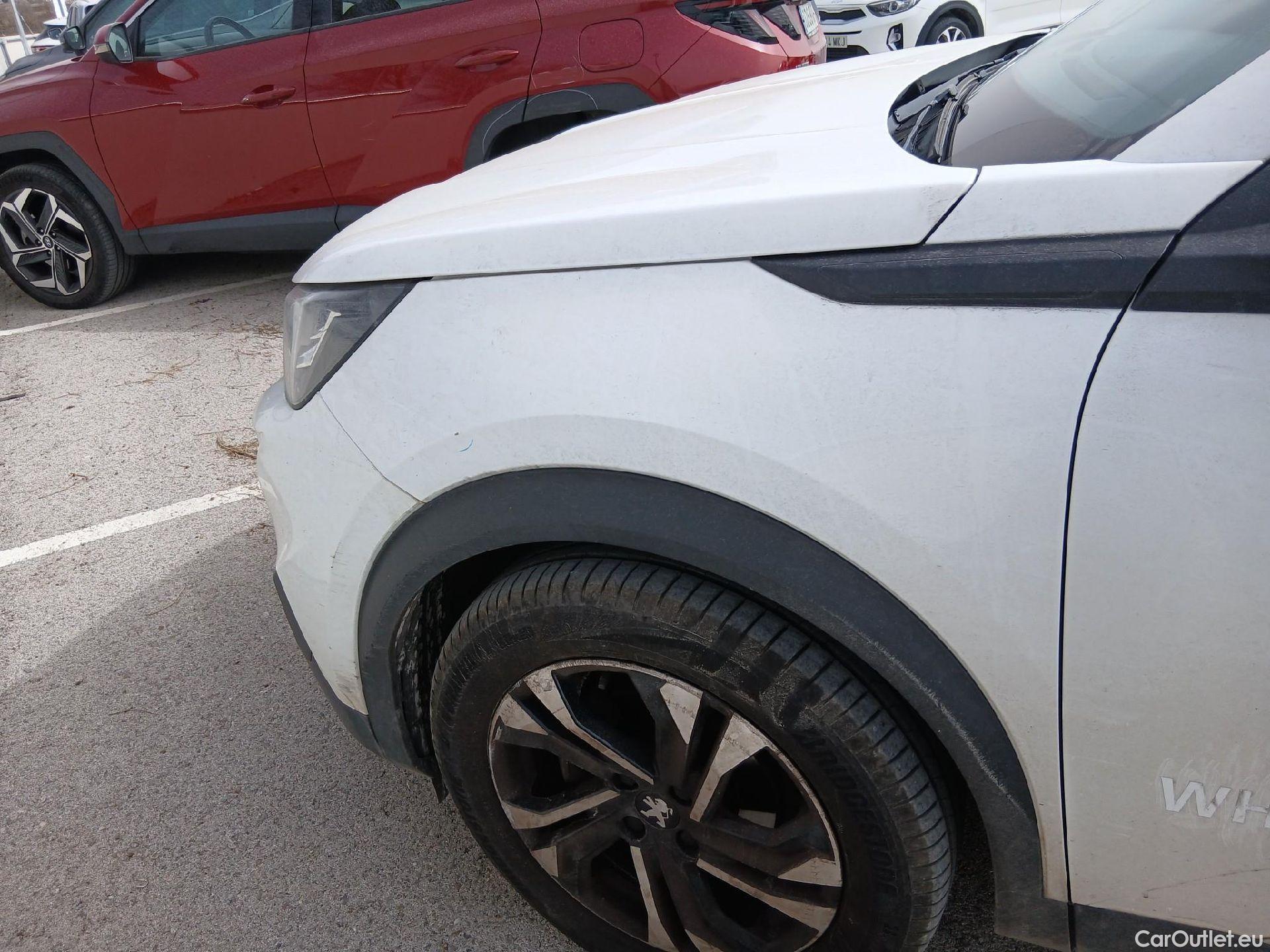  Peugeot  2008 PEUGEOT  / 2019 / 5P / todoterreno Allure BlueHDI 81kW (110CV) #15