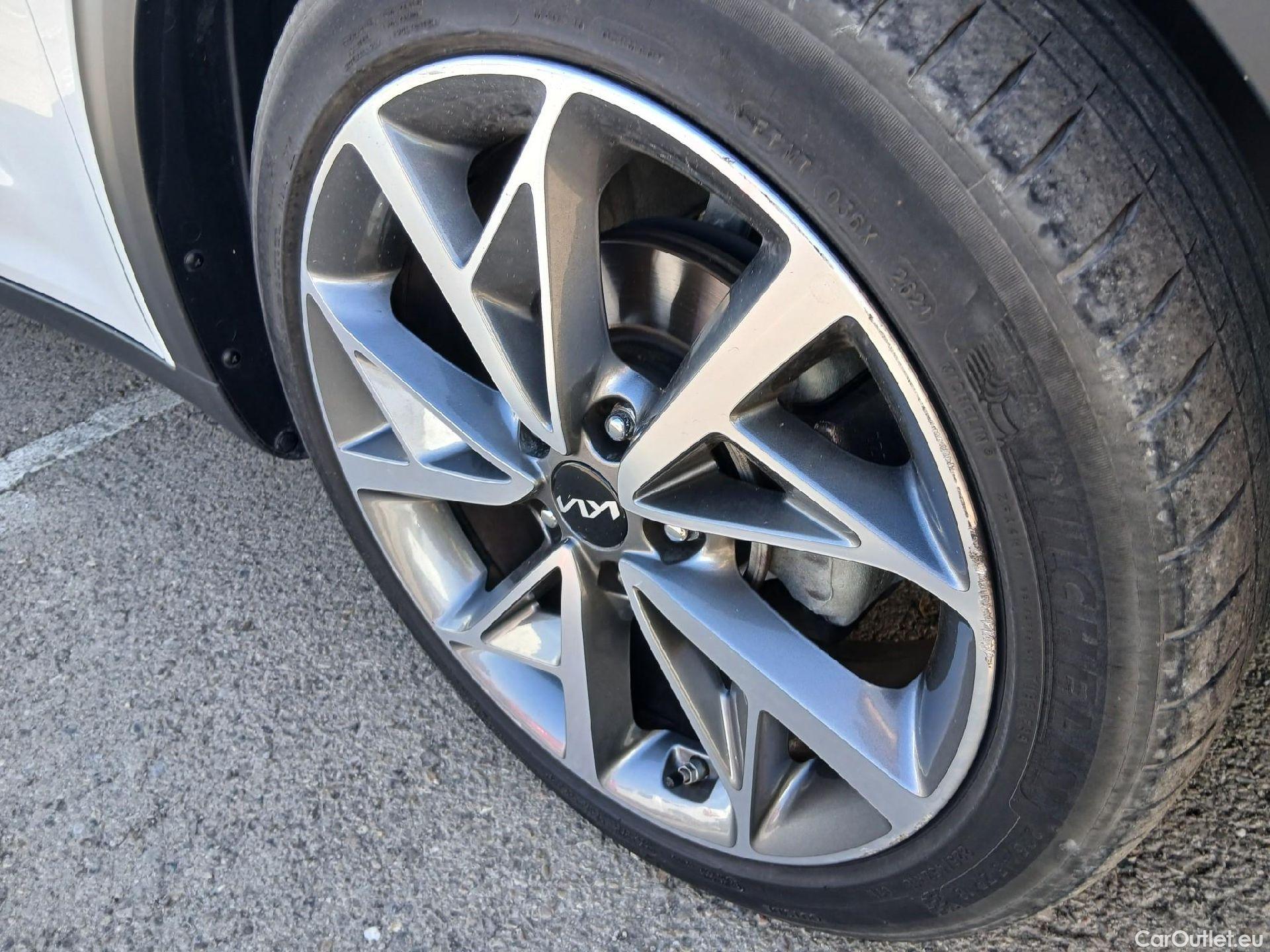  KIA  Niro KIA  / 2019 / 5P / crossover 1.6 GDi HEV 104kW (141CV) Emotion #15