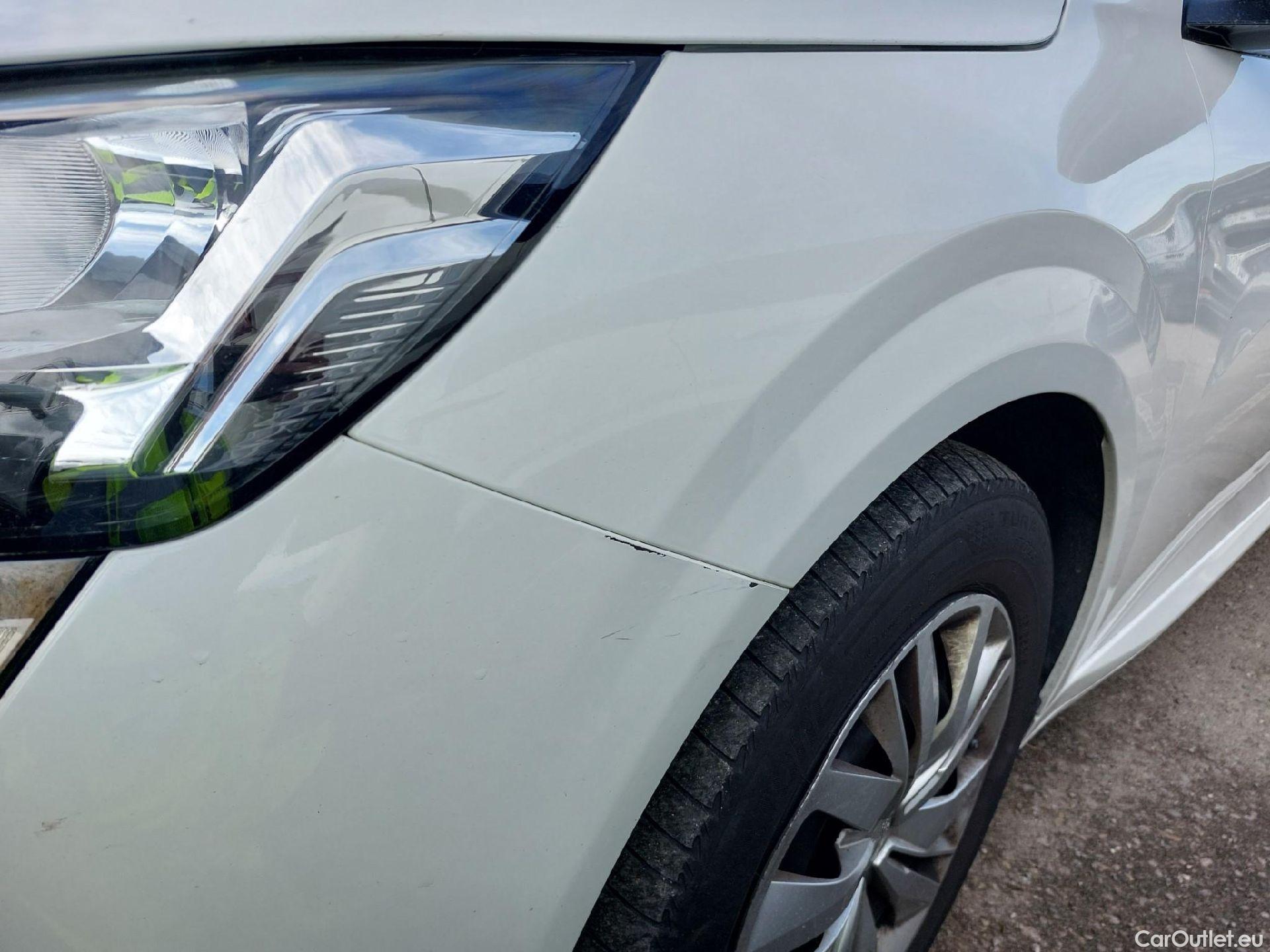  Peugeot  208 PEUGEOT  / 2019 / 5P / berlina con portón BlueHDi 73kW (100CV) Active (CM) #5