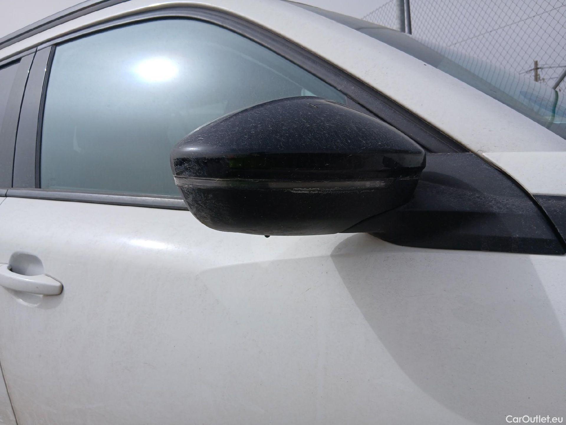  Peugeot  2008 PEUGEOT  / 2019 / 5P / todoterreno Allure BlueHDI 81kW (110CV) #45