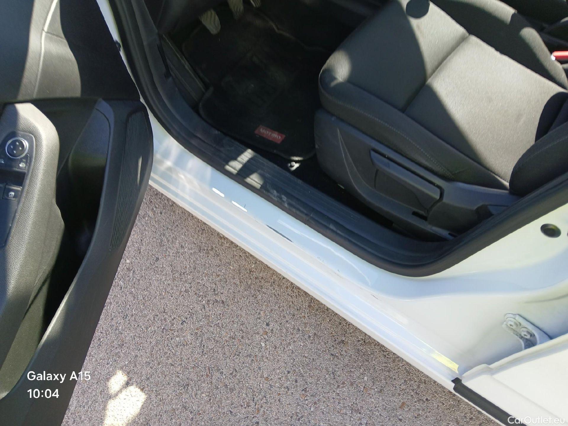  Renault  Clio RENAULT  / 2019 / 5P / berlina con portón Business Blue dCi 74kW (100CV) #1