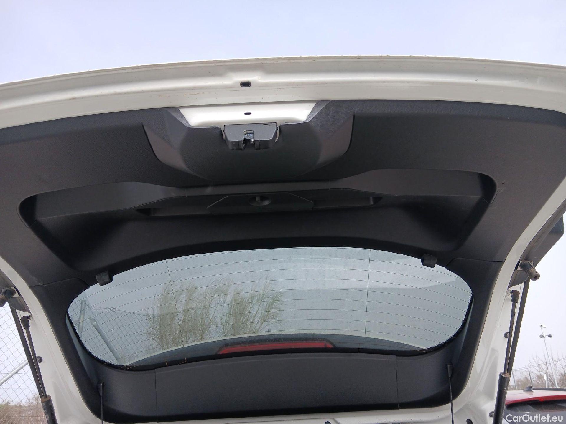  Peugeot  2008 PEUGEOT  / 2019 / 5P / todoterreno Allure BlueHDI 81kW (110CV) #31