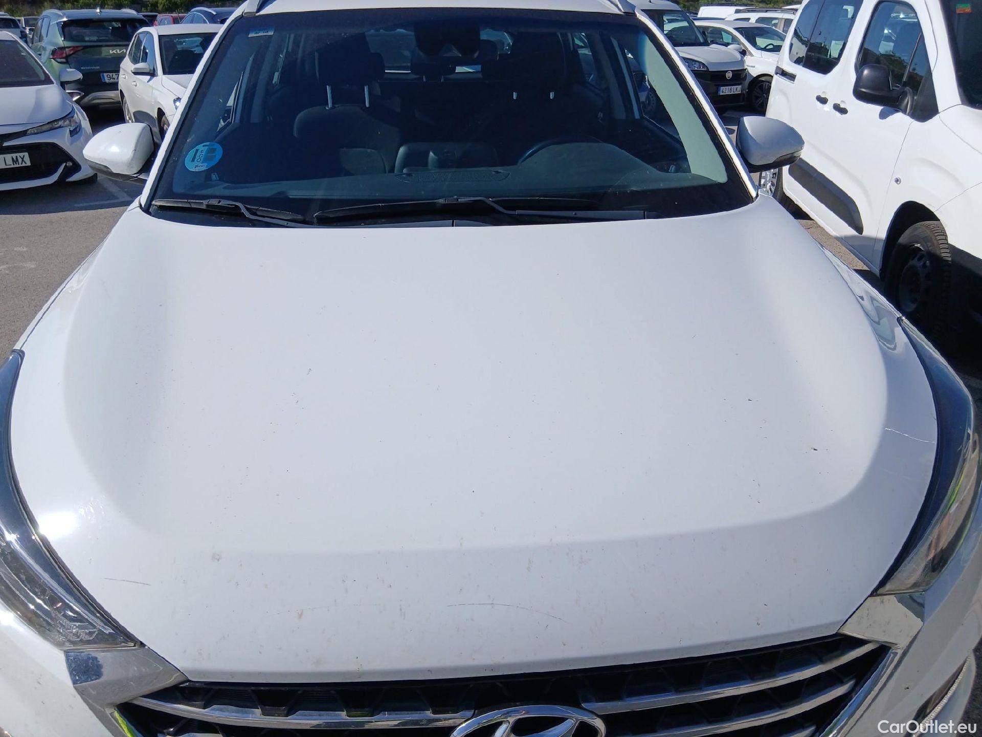  Hyundai  Tucson HYUNDAI  / 2018 / 5P / todoterreno 1.6 CRDI 85kW (116CV) 48V SLE 4X2(SP)(SL) #4