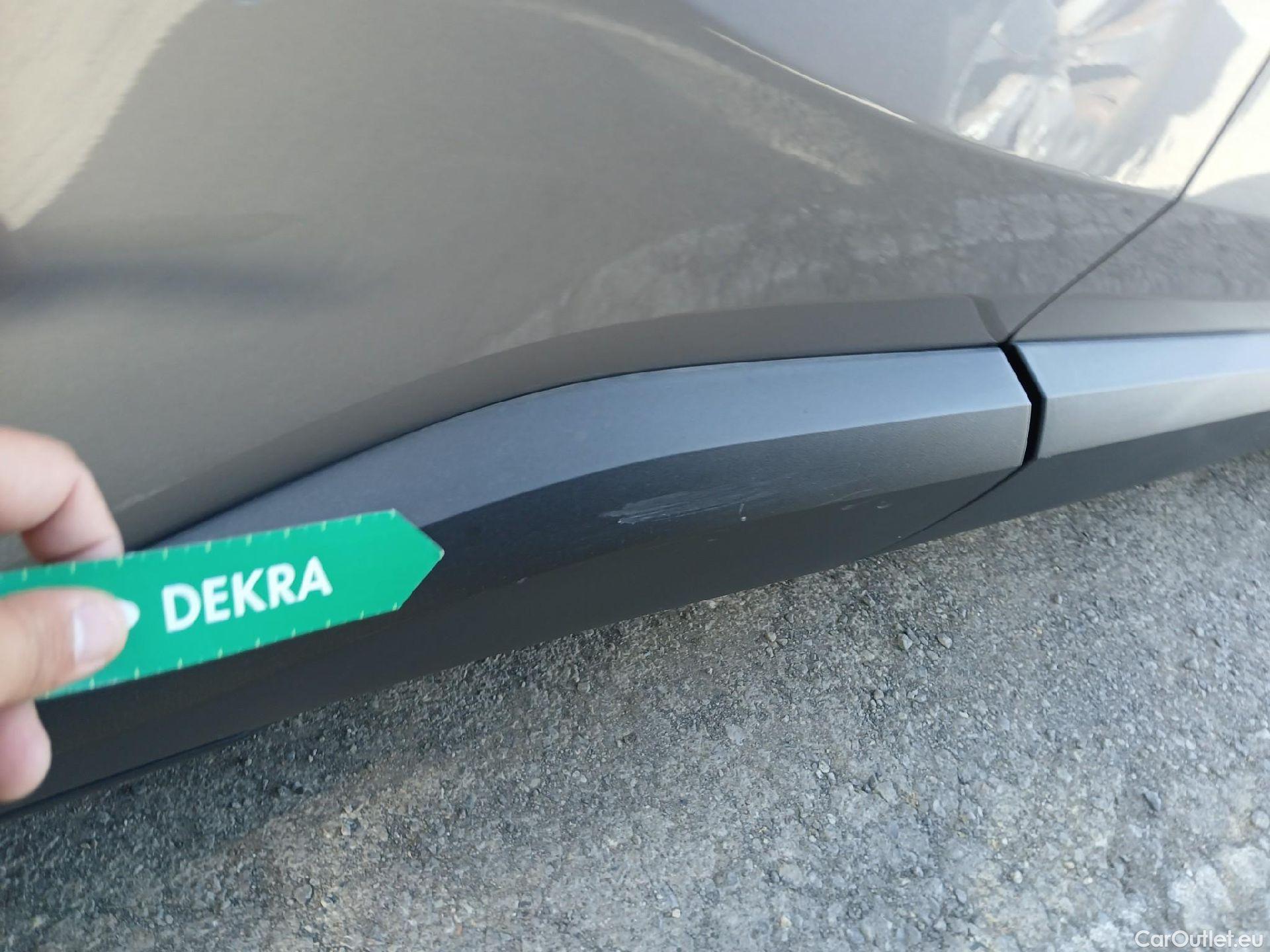  Toyota  C-HR TOYOTA  / 2016 / 5P / todoterreno 1.8 125H Advance (CX) #42