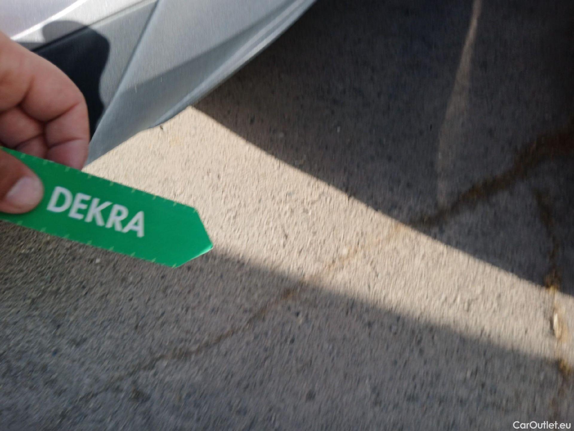  Toyota  C-HR TOYOTA  / 2016 / 5P / todoterreno 1.8 125H Advance (CX) #29