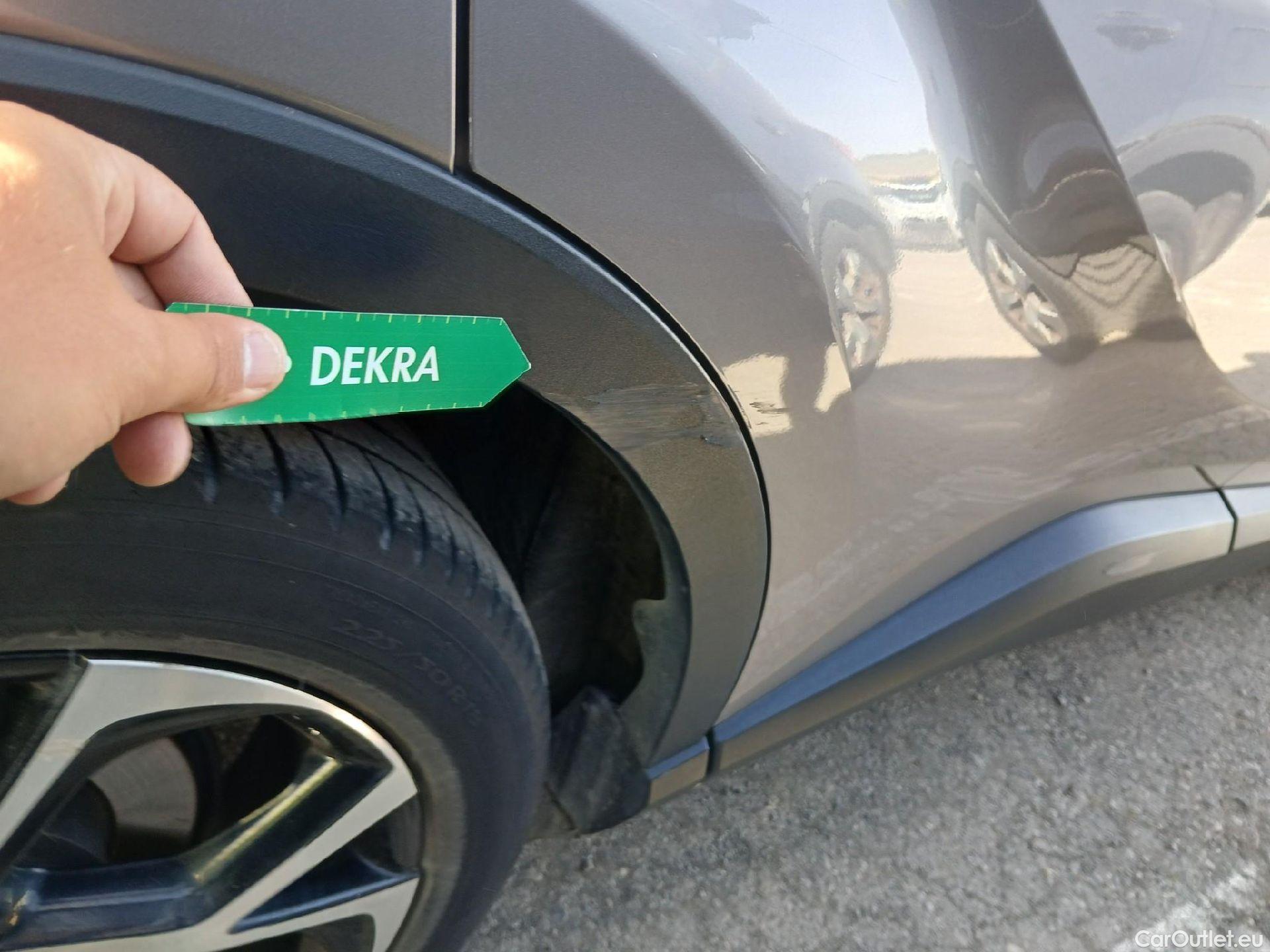  Toyota  C-HR TOYOTA  / 2016 / 5P / todoterreno 1.8 125H Advance (CX) #39