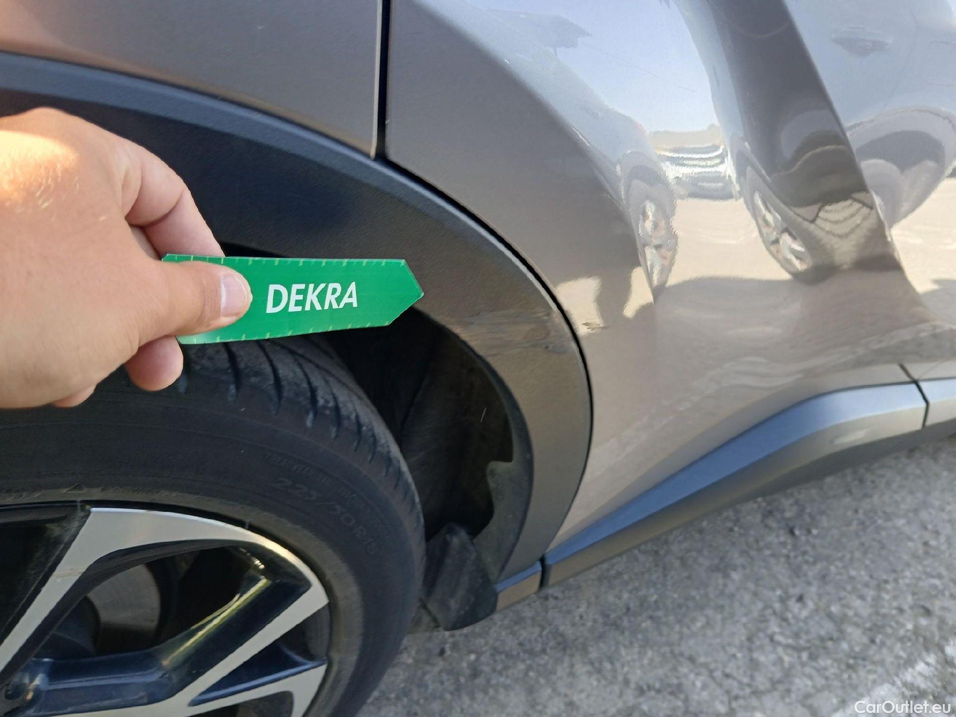  Toyota  C-HR TOYOTA  / 2016 / 5P / todoterreno 1.8 125H Advance (CX) #38