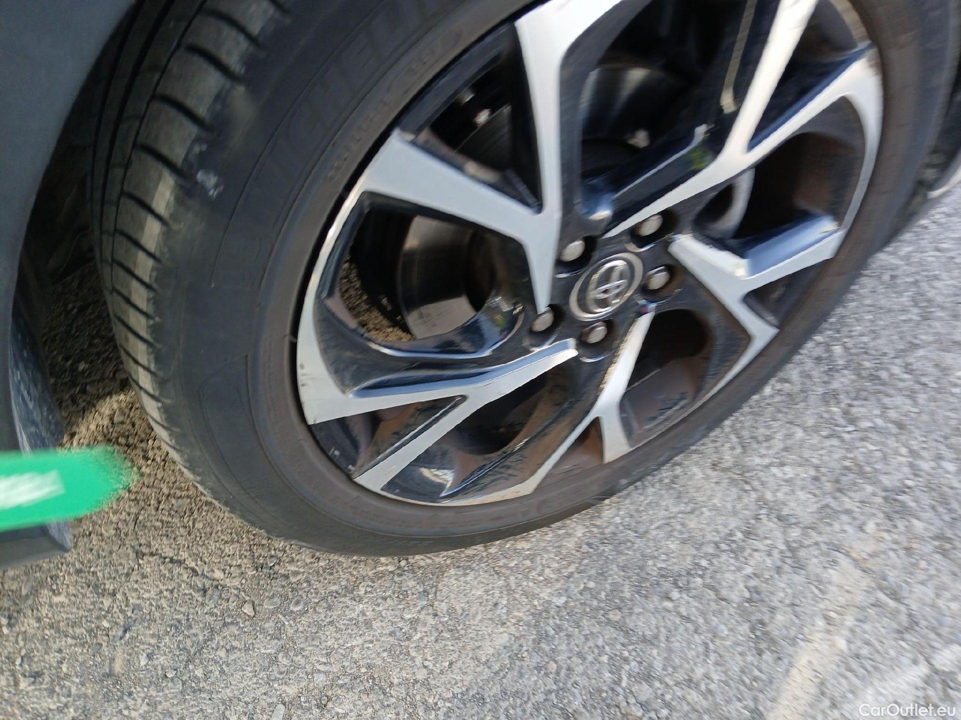  Toyota  C-HR TOYOTA  / 2016 / 5P / todoterreno 1.8 125H Advance (CX) #50
