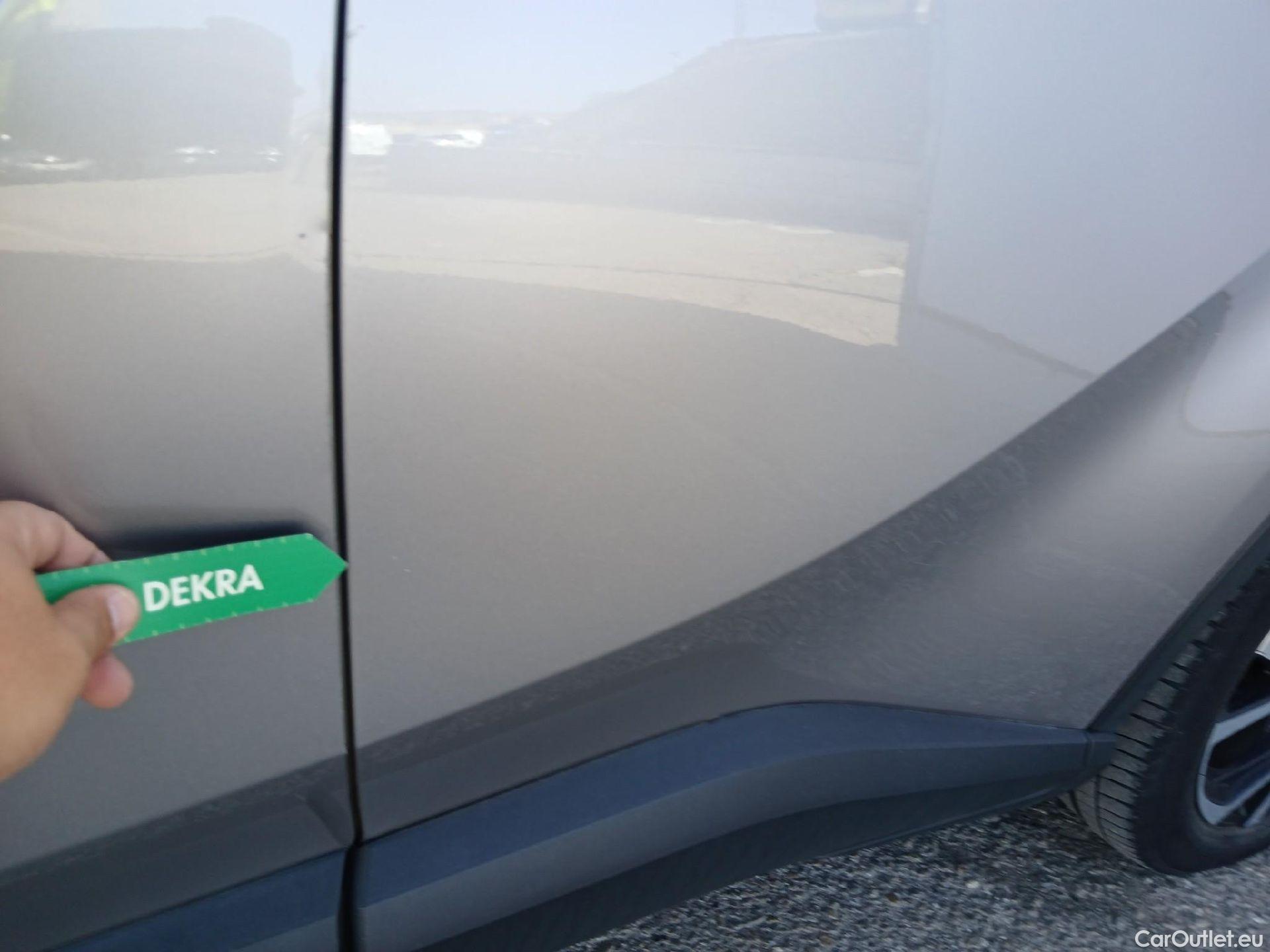  Toyota  C-HR TOYOTA  / 2016 / 5P / todoterreno 1.8 125H Advance (CX) #18